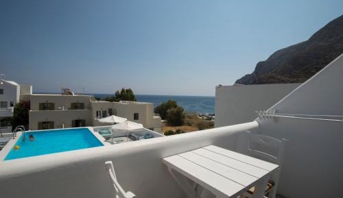 Apartment with Pool View 