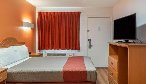 Queen Room - Disability Access - Non-Smoking