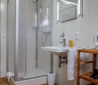 Double Room (1 Adult)