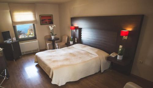 Suite with Balcony and  Portaria View