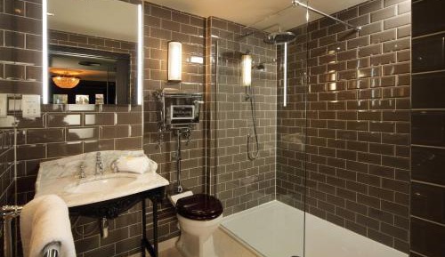 King Room with Spa Bath