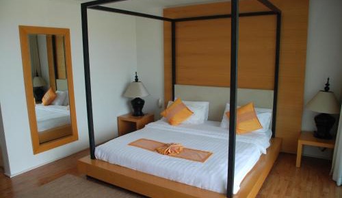 Two-Bedroom Duplex with Garden View 