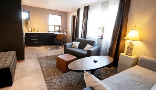 One-Bedroom Apartment (5 Adults)