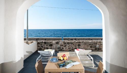 Deluxe Two-Bedroom Apartment with Sea View
