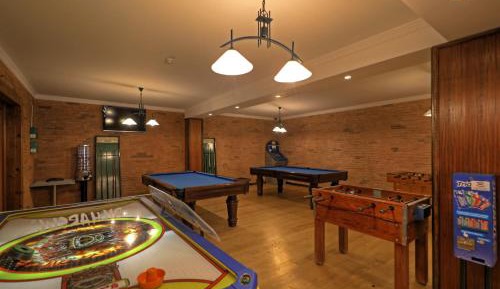 One-Bedroom Apartment with Pool View