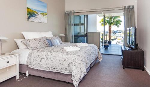 Two-Bedroom King Suite (4 Adults) - Water Front