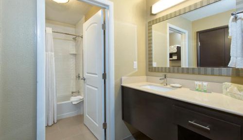 King Room - Mobility Access Tub/Non-Smoking