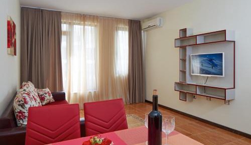 One-Bedroom Apartment with Sea View