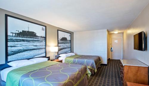 Queen Room with Two Queen Beds - Non-Smoking