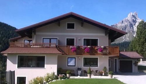One-Bedroom Apartment with Balcony