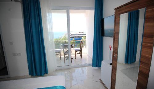 Deluxe Triple Room with Sea View