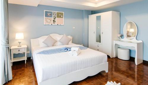 Deluxe Two-Bedroom Suite with Balcony