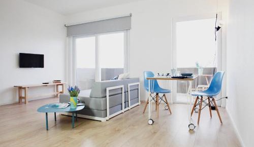 One-Bedroom Apartment with Balcony