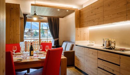 One Bedroom Apartment with Mountain View