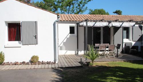 Three-Bedroom Villa (6 Adults) with swimming-pool