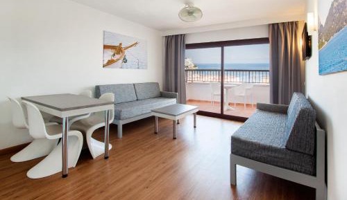  One-Bedroom Apartment with Terrace