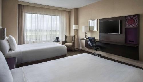 Double Room with Two Double Beds - High Floor/Mobility Accessible