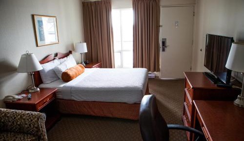 Deluxe Queen Room - Non-Smoking