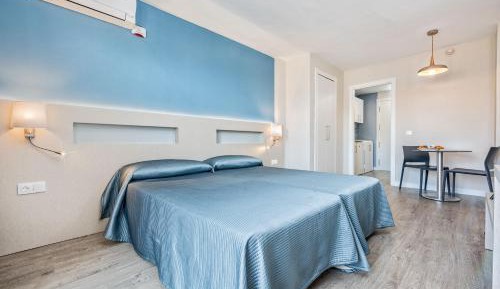 Studio (2 Adults)
