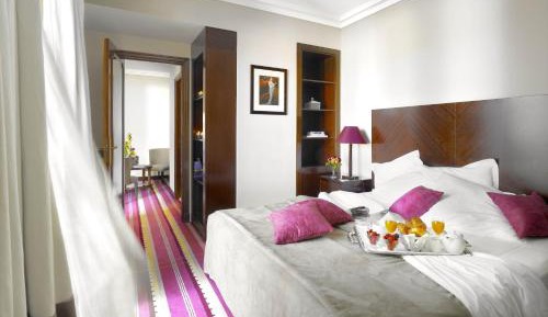 Family Room (2 Adults + 1 Child)