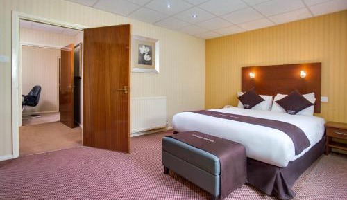 Suite - Queen Bed