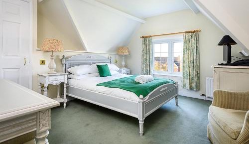 Twin or King Bedroom