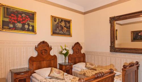 Two-Bedroom Apartment (6 Adults)