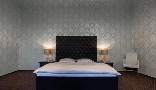 The Karge Suite with king-size bed, balcony and open bathroom