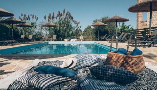 Duplex Boutique Maisonettes next to the Beach with Shared Pool and Private Outdoor Spa Bath