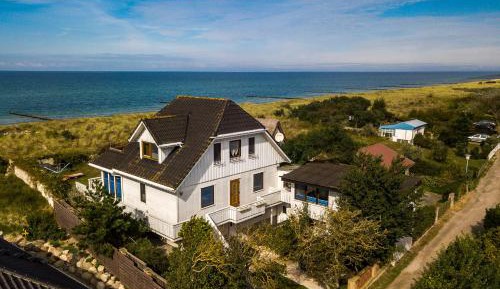 One-Bedroom Apartment with Sea View