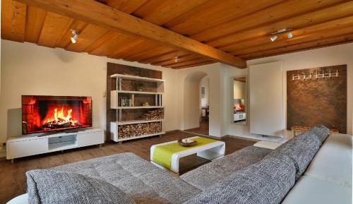 Apartment with Mountain View