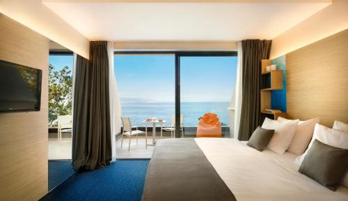 Superior Double Room with Sea View and Sofa Bed
