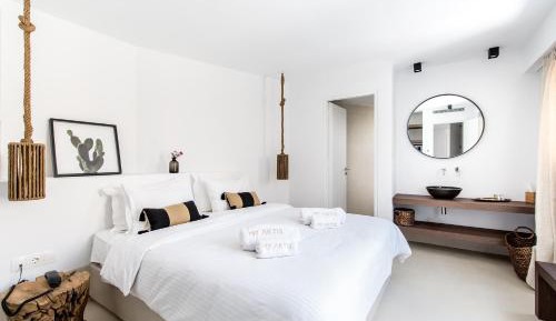 Three-Bedroom Villa with Sea View and Shared Pool