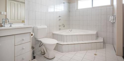 Executive Family Spa Suite, Free Wi-Fi & Parking