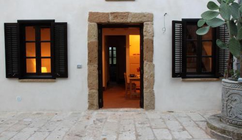 Three-Bedroom House with Terrace 