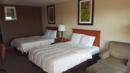 Queen Room with Pool View