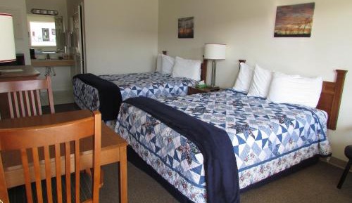 Queen Room with Pool View