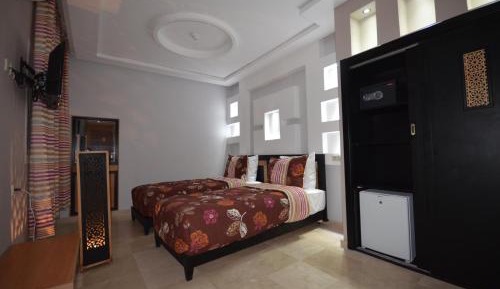 Deluxe Double Room (2 Adults + 1 Child)