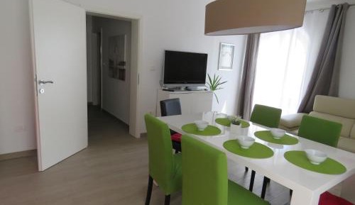 Comfort Two-Bedroom Apartment with Sea View and Balcony