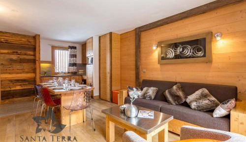 Three-Bedroom Duplex Apartment (5-7 People)