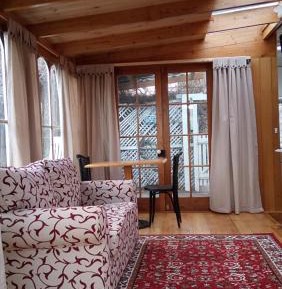 Deluxe Queen Suite