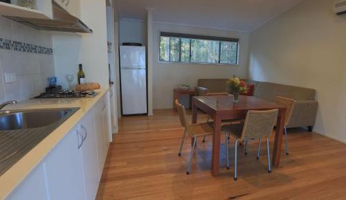 Lakefront Villa (4 guests)