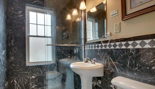 One-Bedroom Suite with Spa Bath