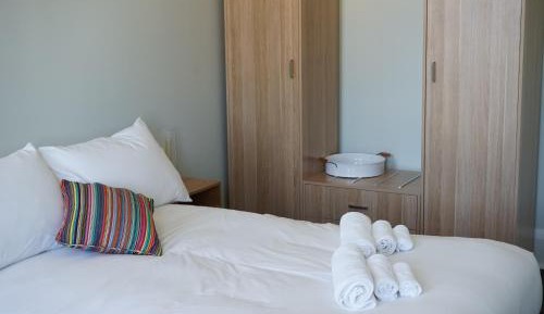 Deluxe King Room with Shared Bathroom