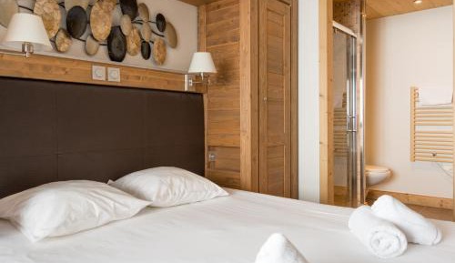 Two-Bedroom Apartment with Cabin