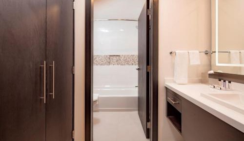 Queen Room with Accessible Roll In Shower - Non-Smoking