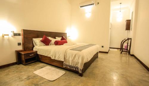 Deluxe Double Room (2 Adults + 1 Child)