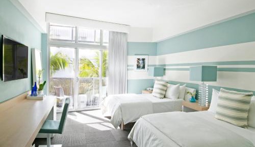 Double Room with Two Double Beds and Partial Ocean View