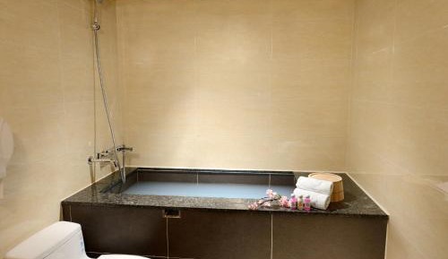 Halal-friendly Double Room with Bathtub