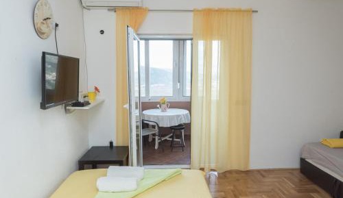 One-Bedroom Apartment with Balcony (4 Adults)